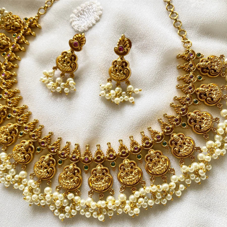 Antique matte kemp Lakshmi spike guttapusalu short set